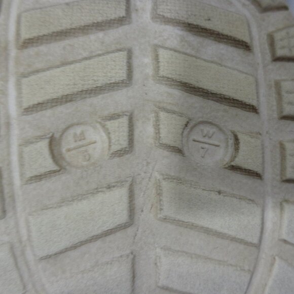 Crocs Unisex Dual Comfort Fleece Lined White Clog Shoe Size Men’s 5 Women’s‎ 7 - Picture 7 of 8